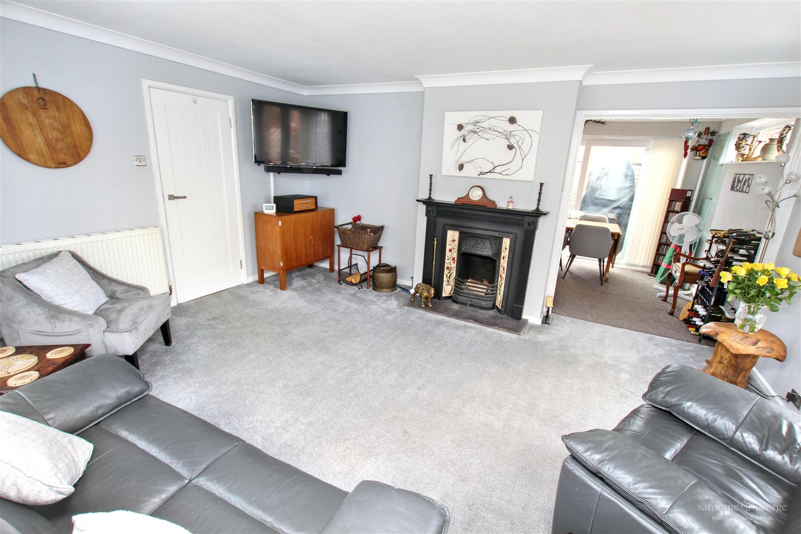 3 bed property in Foxcombe Drive, Reading